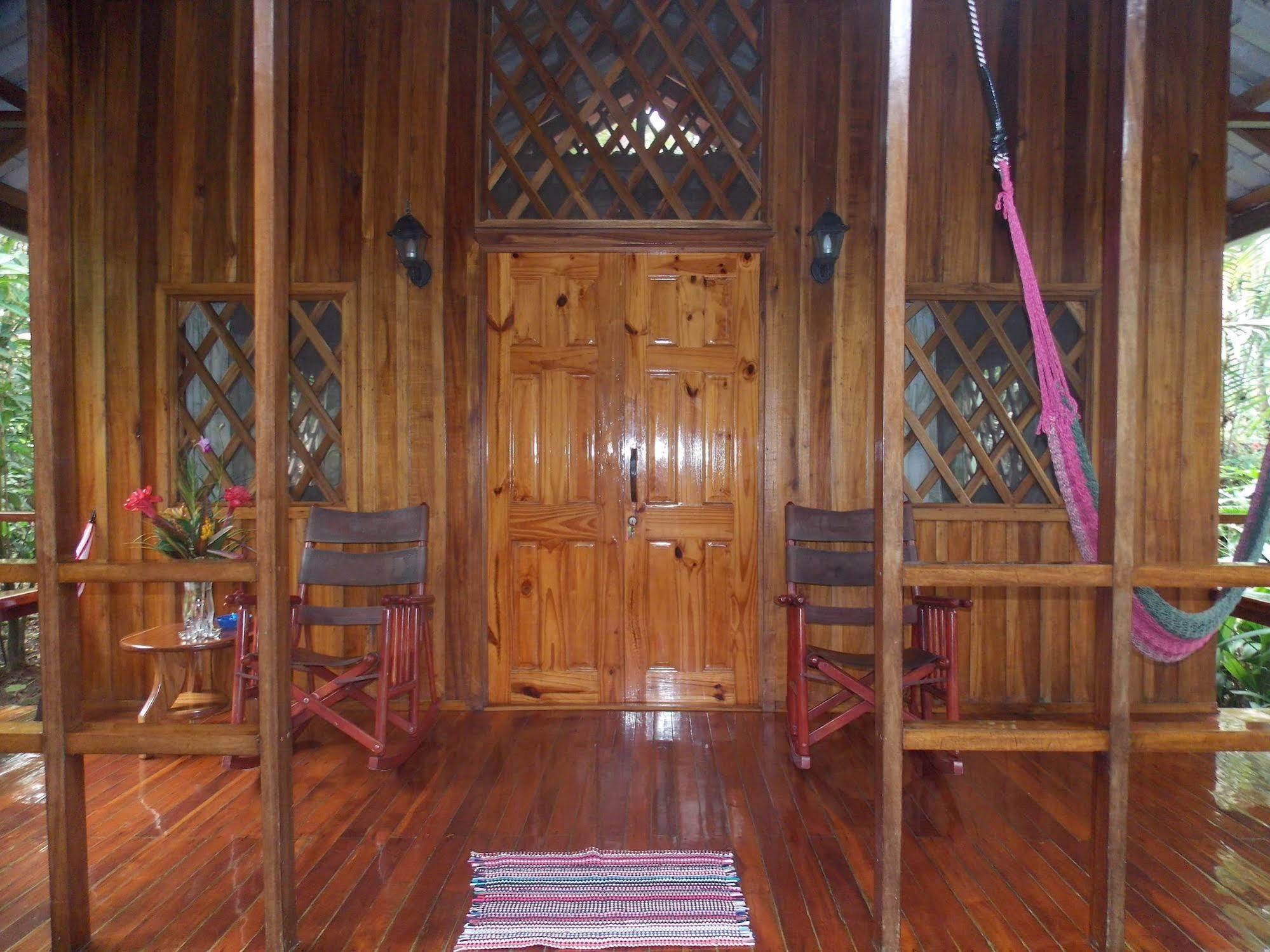 Coral Hill Bungalows Cahuita Bagian luar foto