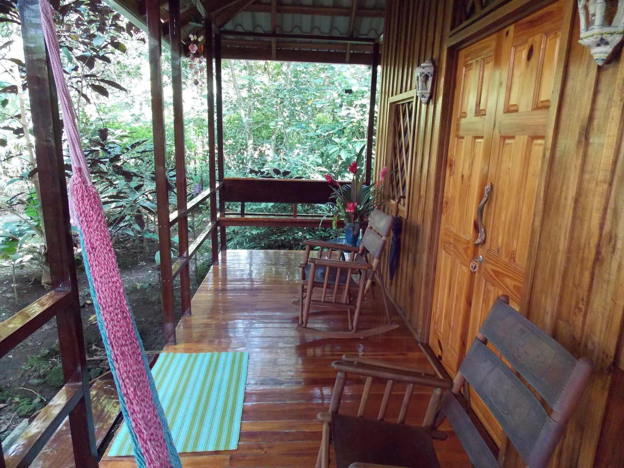 Coral Hill Bungalows Cahuita Bagian luar foto