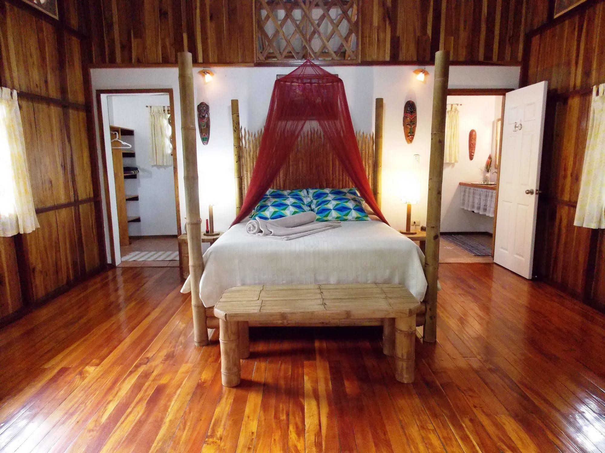 Coral Hill Bungalows Cahuita Bagian luar foto